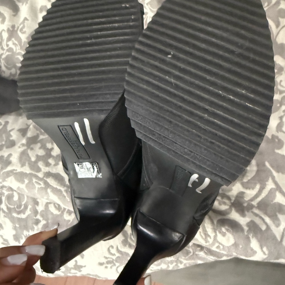 KARL LAGERFELD
PARIS
Blayze Peep Toe
Bootie (Women) - Picture 3 of 5